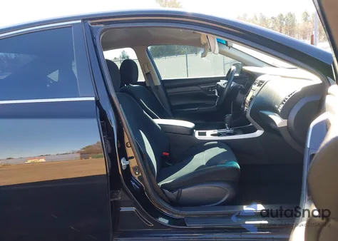 2015 Nissan Altima 2.5 S z USA, uszkodzony, nr VIN 1N4AL3AP2FC459228